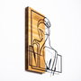 Wallity Woman Posture - Escultura de pared en Negro y Nogal Claro
